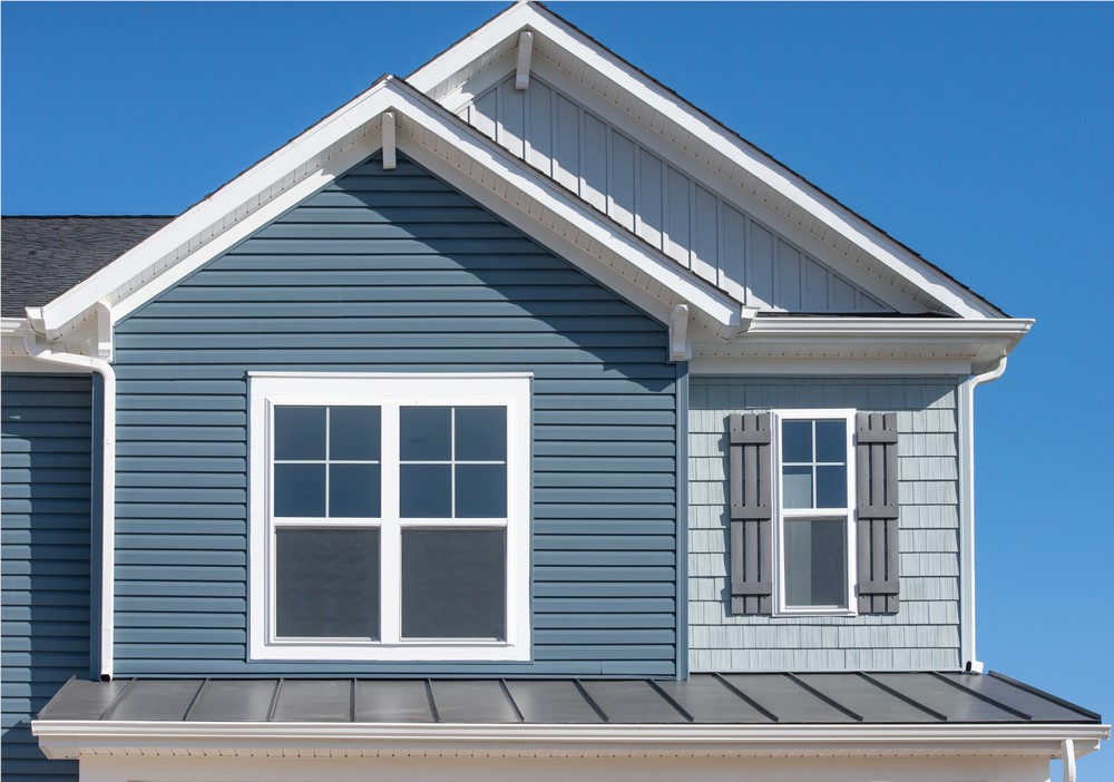 chicagoland siding contractor added blue siding to this beautiful home